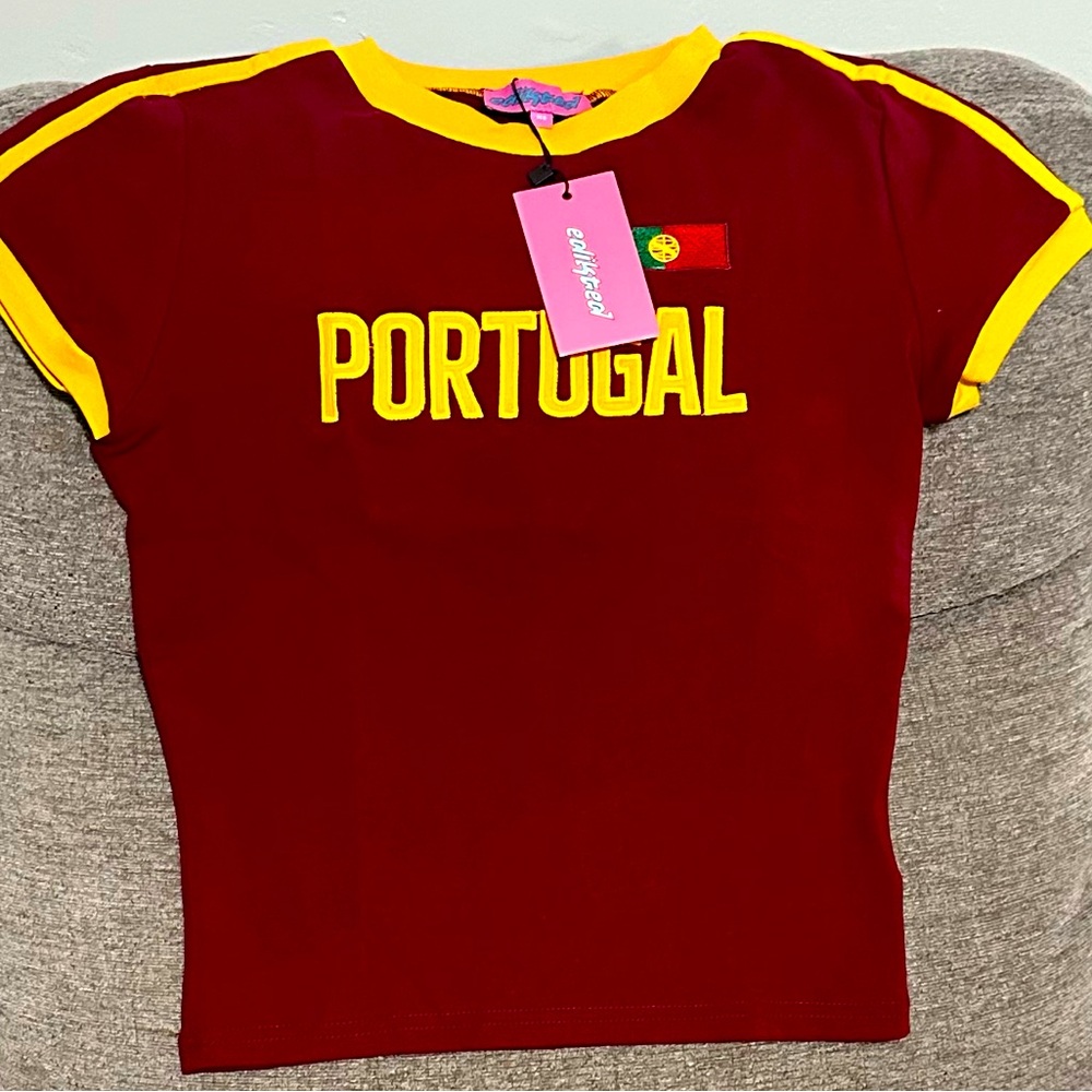 Edikted Portugal T-Shirt Brand New XS Burgundy